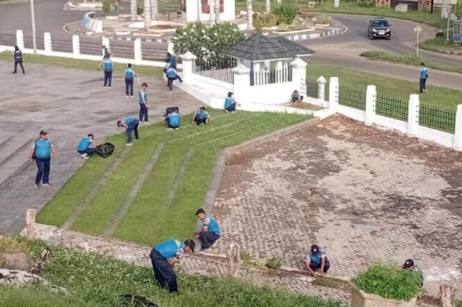 
					Lanal Bengkulu Laksanakan Bakti Sosial Pembersihan Kawasan Benteng Marlborough
