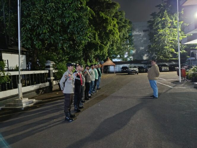 
					Tingkatkan Patroli Malam Polsek Bekasi Barat Ciptakan Situasi Aman, Kondusif
