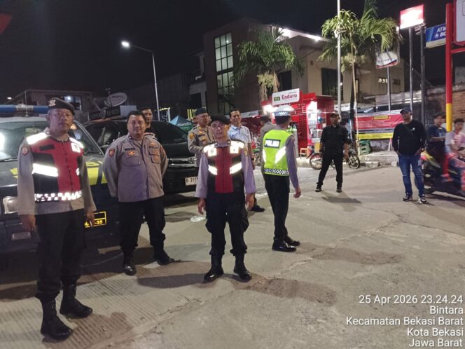 
					Kapolsek Bekasi Barat Pimpin Patroli Berikan Rasa Aman Masyarakat
