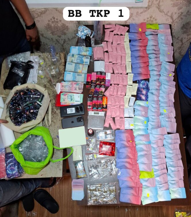 
					Respon Cepat Polisi Ungkap Penyekapan Anak di Jakut, WNA Pelaku Gunakan Narkoba, Ratusan Cartridge Etomidate Disita