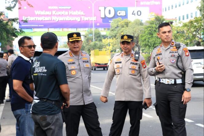 
					Ratusan Massa GSPMII Berangkat ke Monas, Pengamanan Humanis Polisi Jaga Situasi Kondusif
