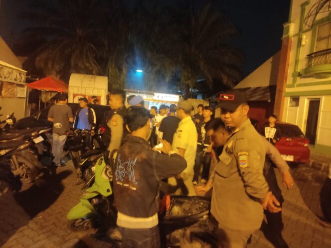 
					Operasi Kejahatan Jalanan Polres Metro Bekasi, Petugas Bubarkan Kelompok Remaja di Jababeka