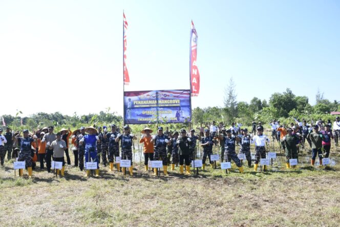 
					TNI AL Gelar Aksi Bersih Pantai dan Tanam Mangrove di Tanah Laut Melalui Operasi Trisila 26, Wujudkan Indonesia ASRI