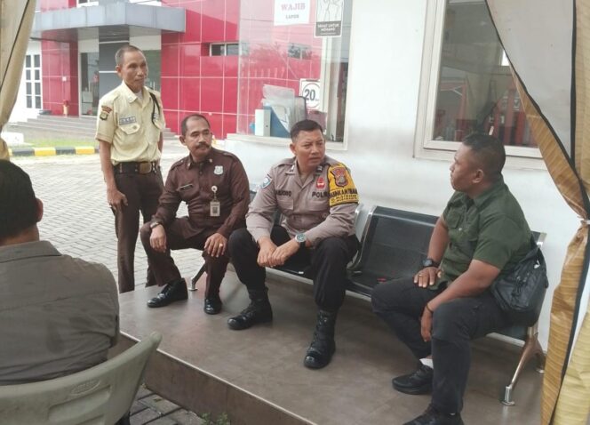 
					Bhabinkamtibmas Polsek Bantargebang Sambangi PT Gudang Garam Mustikasari