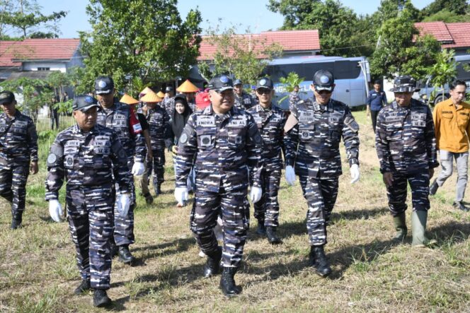 
					TNI AL Gelar Penanaman Bibit Kedelai di Kompi Produksi Lanal Banjarmasin Melalui Operasi Trisila 26, Perkuat Ketahanan Pangan