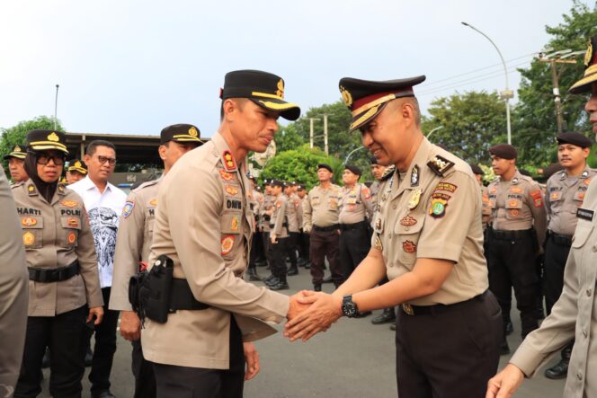
					Pimpin Upacara Kenaikan Pangkat Pengabdian, Kapolres Bekasi Kota: Jaga Rekam Jejak Dinas Tanpa Cedera