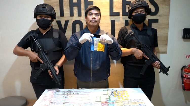 POLDA METRO JAYA MEMBERANTAS TOKO PENJUAL OBAT BERBAHAYA ILEGAL DI KAWASAN JAKARTA SELATAN, 1.442 BUTIR OBAT TERLARANG DIAMANKAN