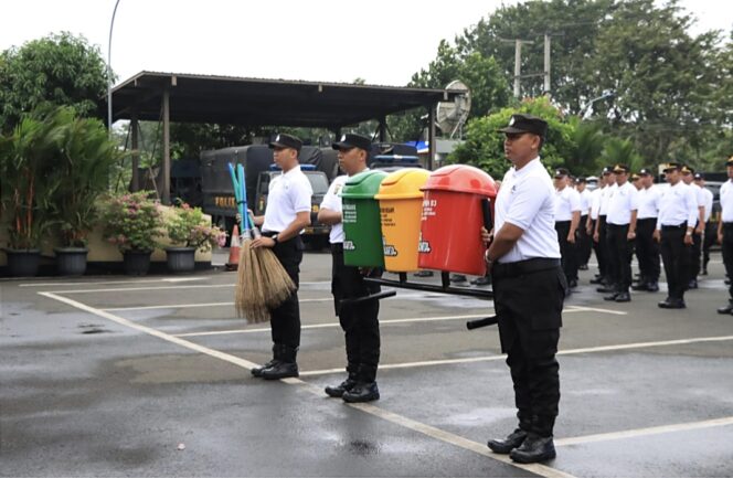 
					Polres Metro Bekasi Kota Canangkan Jakarta Bersih dan Asri, Wujudkan Lingkungan Sehat Bersama