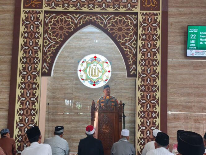 
					Cooling System Kapolsek Bekasi Barat Sholat Jumat di Masjid Al-Huda Kotabaru
