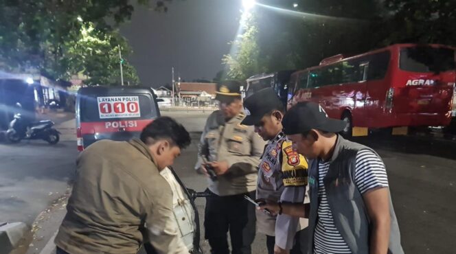 
					POLSEK JATIASIH RUTIN SETIAP HARI GELAR RAZIA STASIONER DAN PATROLI WILAYAH, ANTISIPASI KEJAHATAN JALANAN CIPTAKAN SITUASI YANG KONDUSIF