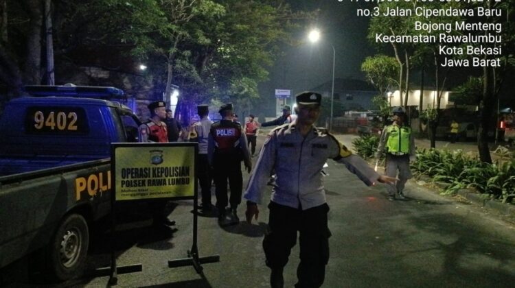 Patroli Dini Hari Polsek Rawalumbu, Polisi Hadir Ciptakan Rasa Aman di Titik Rawan Kejahatan