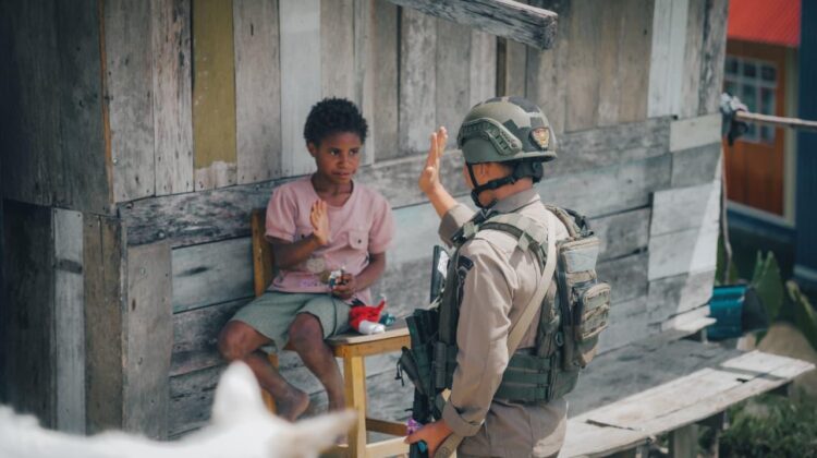 Patroli Humanis Ops Damai Cartenz 2026 Perkuat Stabilitas Keamanan di Distrik Kiwirok