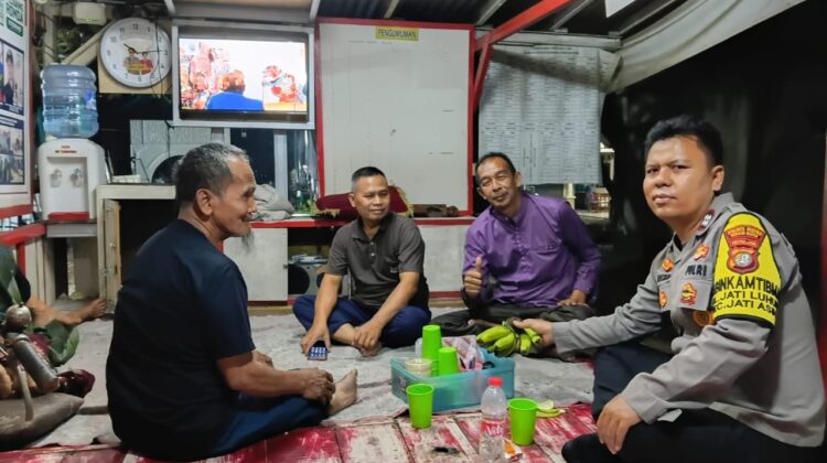 POLRI JALIN KEBERSAMAAN DENGAN MASYARAKAT UNTUK CIPTAKAN RASA AMAN DAN NYAMAN, LAKSANAKAN MONITORING POS KAMLING