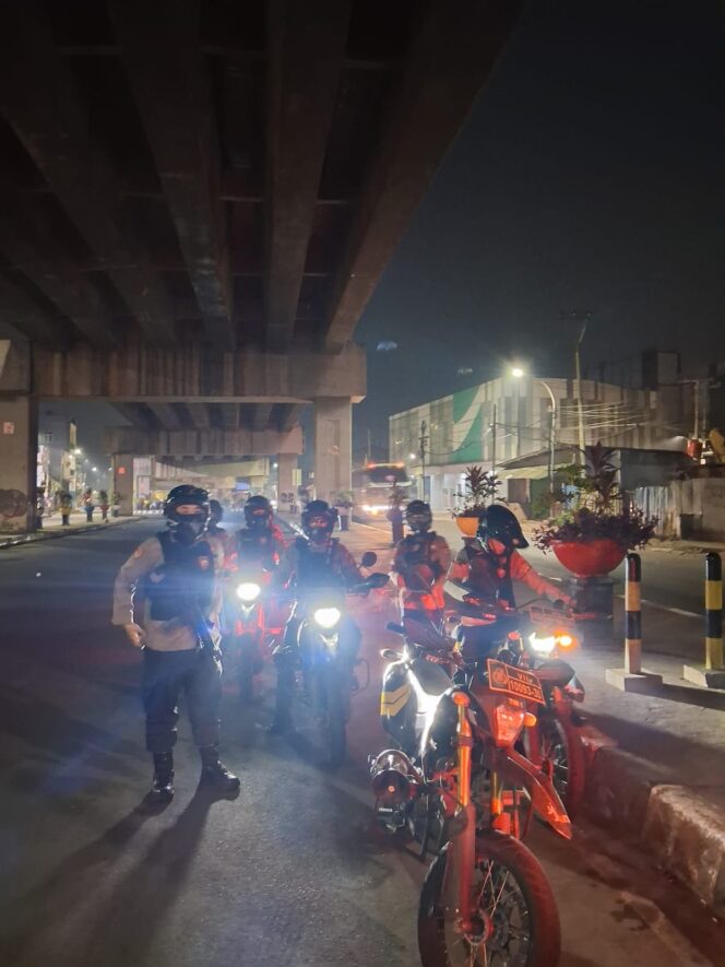 
					Antisipasi Akhir Pekan, Tim Beruang Polres Bekasi Kota Sekat Koridor Bintara hingga Bantargebang