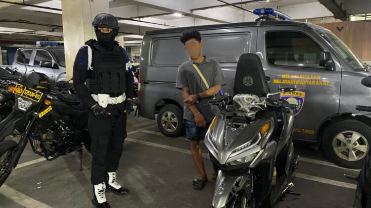 Patroli Brimob Dan Perintis Cegah Balap Liar Saat Patroli Dini Hari di Pinang Ranti Jaktim