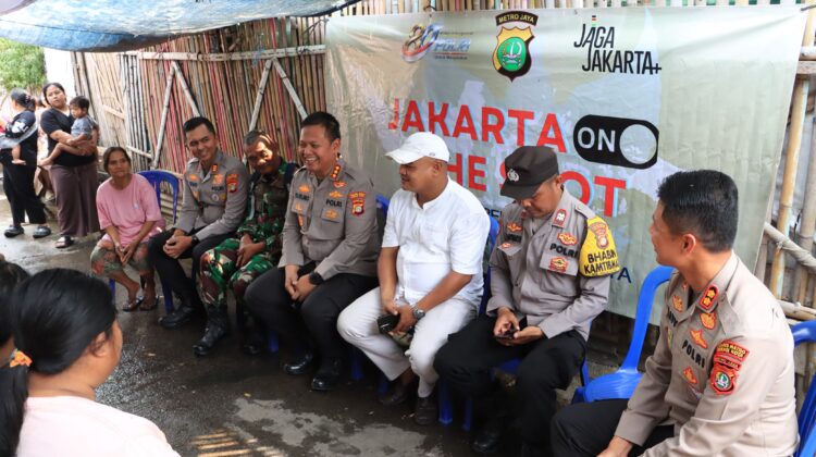 Pimpin ‘Jaga Bekasi On The Spot’, Kapolres Kombes Pol Kusumo Wahyu Salurkan Bansos dan Serap Aspirasi di Harapan Baru
