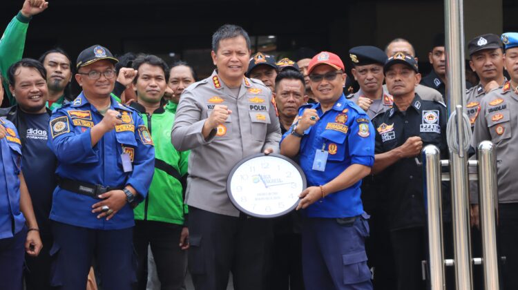 Polres Metro Bekasi Kota Gelar Pelatihan Pemadaman Kebakaran Bersama Sabuk Kamtibmas