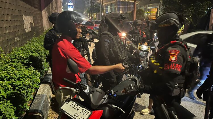 Patra Brimob Polda Metro Jaya Amankan Tiga Terduga Pelaku Curanmor di Pancoran