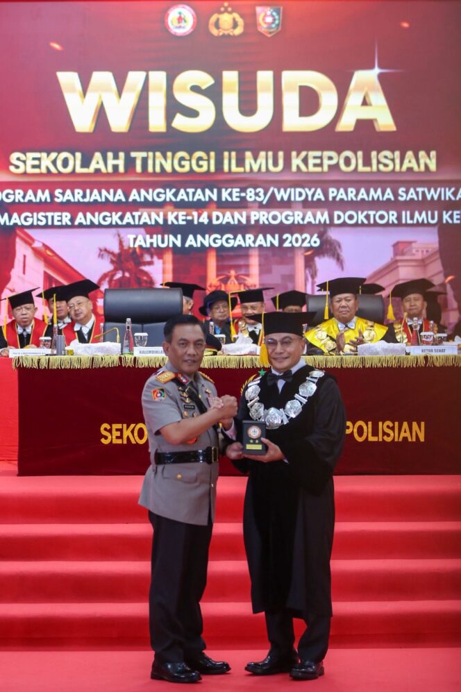 
					Kapolda Riau Gaungkan Polisi sebagai Penjaga Peradaban di Wisuda dan Dies Natalis ke-80 STIK Polri