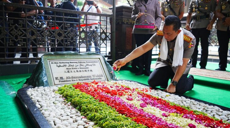 Kapolri Kenang Jejak Reformasi Gus Dur Melalui Ziarah di Tebuireng Jelang Hari Bhayangkara ke-80