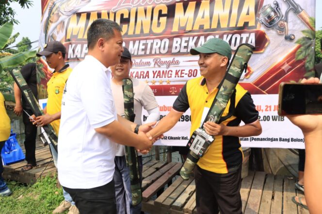 
					Sambut HUT Bhayangkara ke-80, Kapolres dan Wakapolres Bekasi Kota Serap Aspirasi Lewat Lomba Mancing