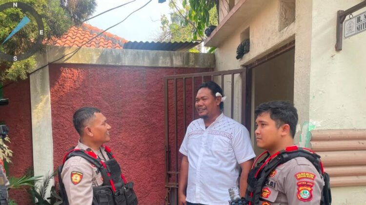 Jaga Jakarta On The Spot Gangguan Kamtibmas Siang Hari, Sat Samapta Polres Bekasi Kota Patroli Dialogis di Pos Satpam Jalan Siliwangi