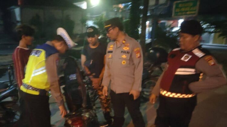 Antisipasi Gangguan Kamtibmas (Kejahatan Jalanan) Untuk Ciptakan Situasi Yang Aman dan Kondusif, Polsek Jatiasih Intensifkan Razia Stasioner dan Patroli Wilayah
