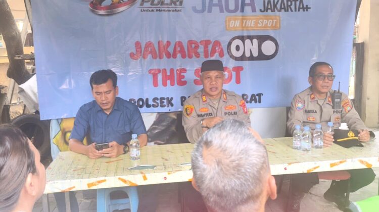 Jaga Jakarta On The Spot Kapolsek Bekasi Barat Ajak Driver Ojol Aktif Jaga Keamanan Lingkungan