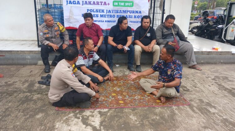 Kapolsek Jatisampurna Gelar Jaga Jakarta On The Spot di Raya Kranggan, Ajak Warga Tingkatkan Peran Aktif Menjaga Kamtibmas