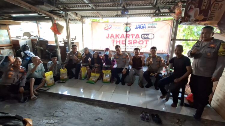 Rangkul Ojol Hingga Ormas, Polres Metro Bekasi Kota Salurkan Bansos Sembako Demi Jaga Ketahanan Pangan Warga
