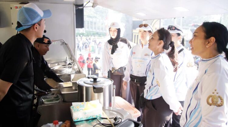 Dapur Jaga Jakarta Meriah, Bobon Santoso Sajikan Tongseng untuk Warga CFD