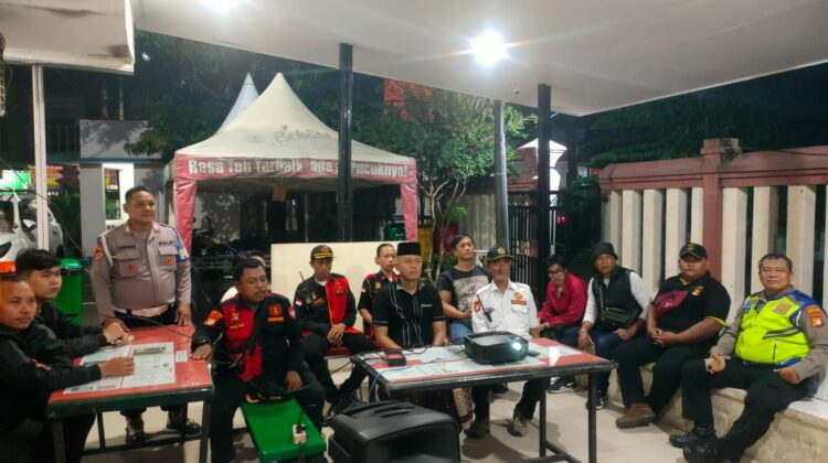Lebih dari Sekadar Nobar, Polsek Bekasi Selatan Bangun Kedekatan dengan Warga Lewat Semangat Piala Dunia 2026