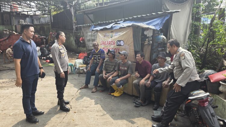 POLSEK RAWALUMBU HADIR BERSAMA WARGA LEWAT PROGRAM JAGA JAKARTA ON THE SPOT