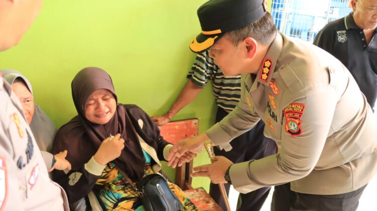 Kapolres Metro Bekasi Kota Kunjungi Korban Insiden Maut Di Depan Unisma Bekasi