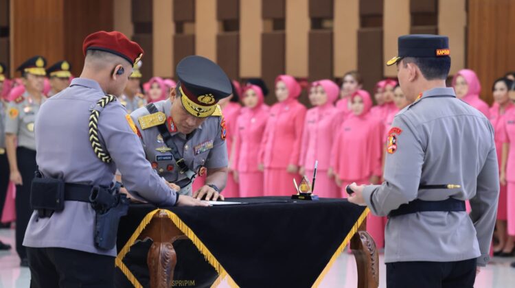 Polri Laksanakan Kenaikan Pangkat 87 Perwira Tinggi, Empat Perwira Raih Bintang Tiga