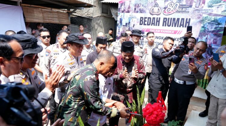 Sambut Hari Bhayangkara ke-80, Polri Bedah 80 Rumah Layak Huni, Bapak Usin (85) Kini Miliki Rumah Baru Berpanel Surya