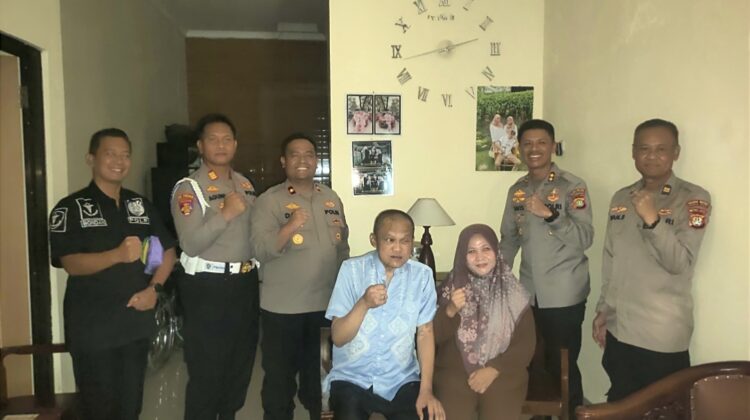 Jaga Jakarta On The Spot: Wakapolres Metro Bekasi Kota Anjangsana ke Anggota Sakit di Mustikajaya