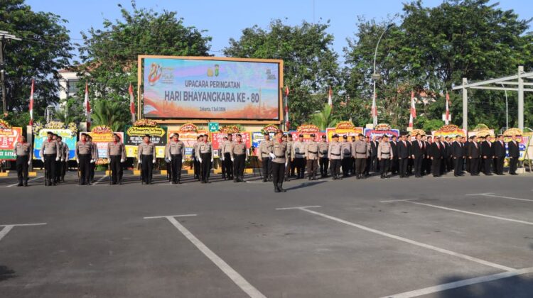 Usung Tema ‘Polri untuk Masyarakat’, Polres Metro Bekasi Kota Gelar Upacara Khidmat Peringatan HUT Bhayangkara ke-80