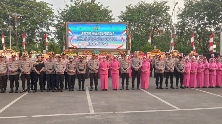 Usung Nilai Dedikasi, Kapolres Metro Bekasi Kota Pimpin Upacara Kenaikan Pangkat 72 Personel Polri dan 4 PNS