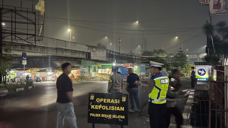 Jaga Bekasi On The Spot, Polsek Bekasi Selatan Gelar Razia Stasioner dan Patroli Dini Hari Antisipasi Kejahatan Jalanan