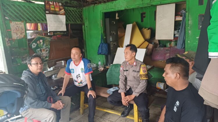 Jaga Jakarta On The Spot, Bhabinkamtibmas Bintarajaya Polsek Bekasi Barat Sambangi Warga Cegah Tawuran