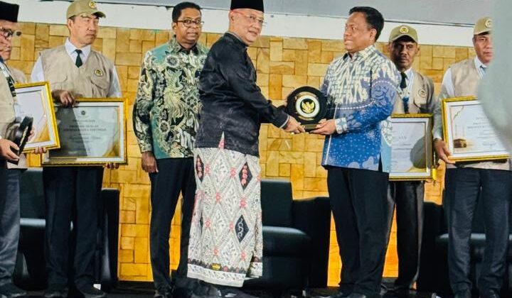 Dukung Sukses Penyelenggaraan Haji 2026, Polri Terima Penghargaan dari Kementerian Haji dan Umrah RI