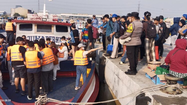 Polsek Sunda Kelapa Tingkatkan Pelayanan dan Pengamanan Wisatawan di Dermaga Kali Adem Menuju Kepulauan Seribu