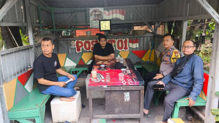 JAGA BEKASI ON THE SPOT: BHABINKAMTIBMAS HADIRI UNDANGAN WARGA UNTUK SERAP ASPIRASI
