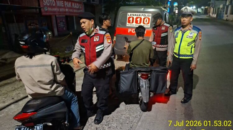 Antisipasi Gangguan Kamtibmas (Kejahatan Jalanan) Untuk Ciptakan Situasi Yang Aman dan Kondusif, Polsek Jatiasih Intensifkan Razia Stasioner dan Patroli Wilayah