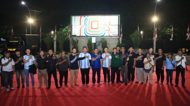 Sinergitas Tanpa Batas, Kapolres Metro Bekasi Kota Bersama Wartawan Nobar Piala Dunia 2026 Argentina Melawan Mesir 