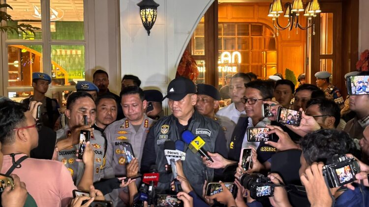 Polisi Temukan Brankas Berisi Valas Saat Geledah Kafe di Cipete