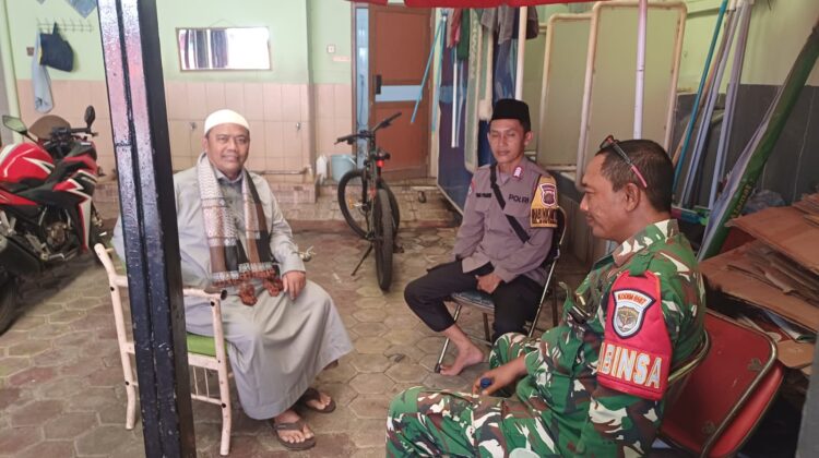 Sinergitas TNI-Polri Perkuat Kamtibmas, Bhabinkamtibmas dan Babinsa Sambangi Tokoh Agama di Bintarajaya