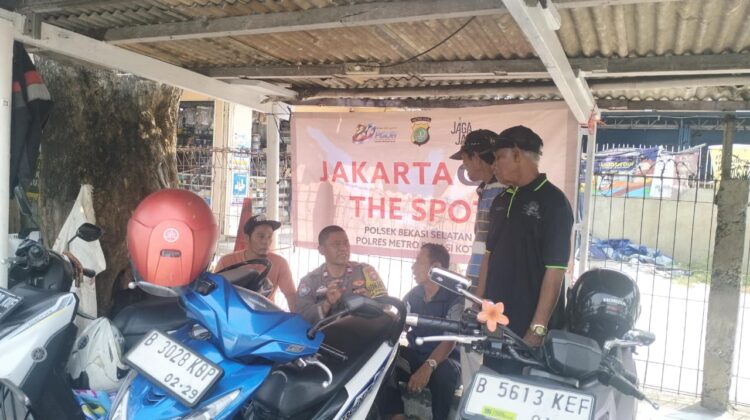 Bhabinkamtibmas Jatiwarna Bersama P3M Bagikan 120 Nasi Box, Tebar Kepedulian Lewat Jumat Berkah