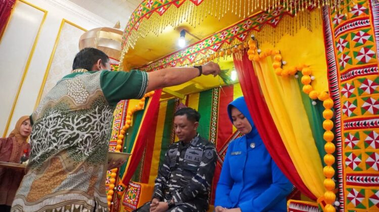 Danlanal Simeulue Jalani Prosesi Peusijuk, Pererat Sinergi Dengan Forkopimda Simeulue
